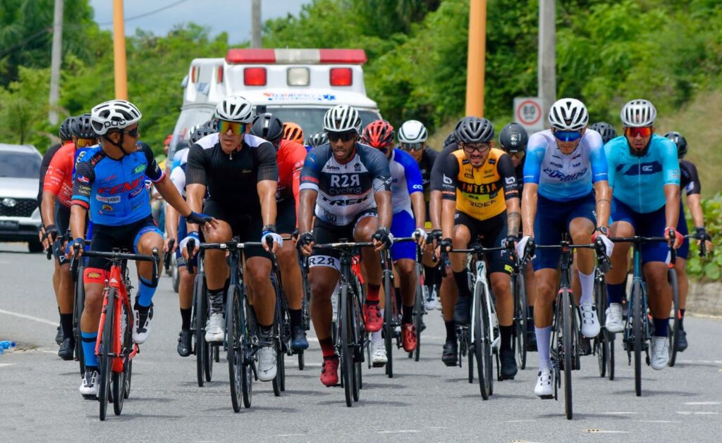 ciclistas en competencia