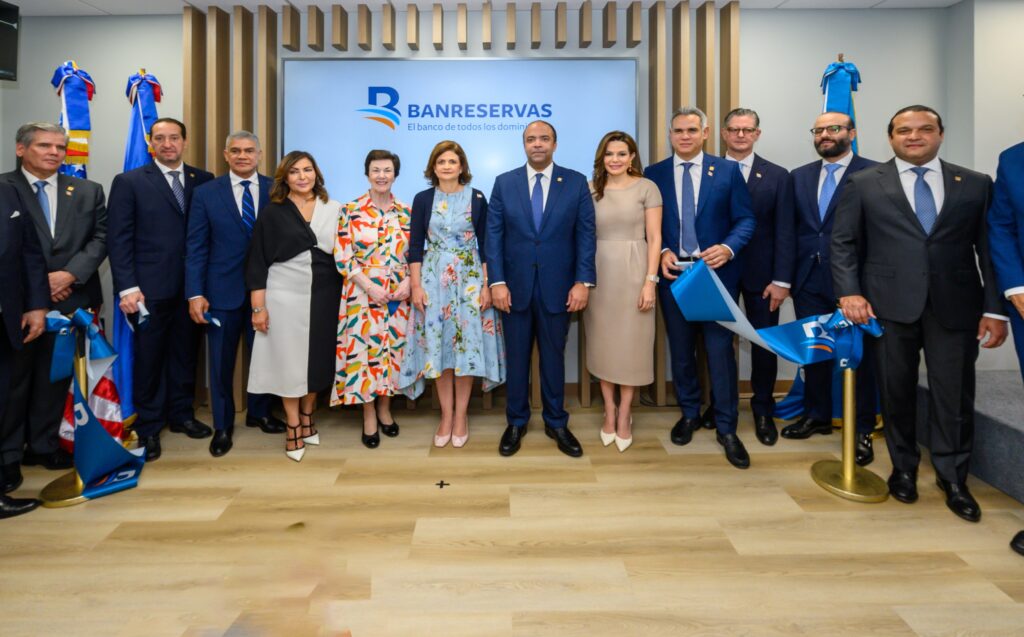 personalidades asistentes a la inauguración