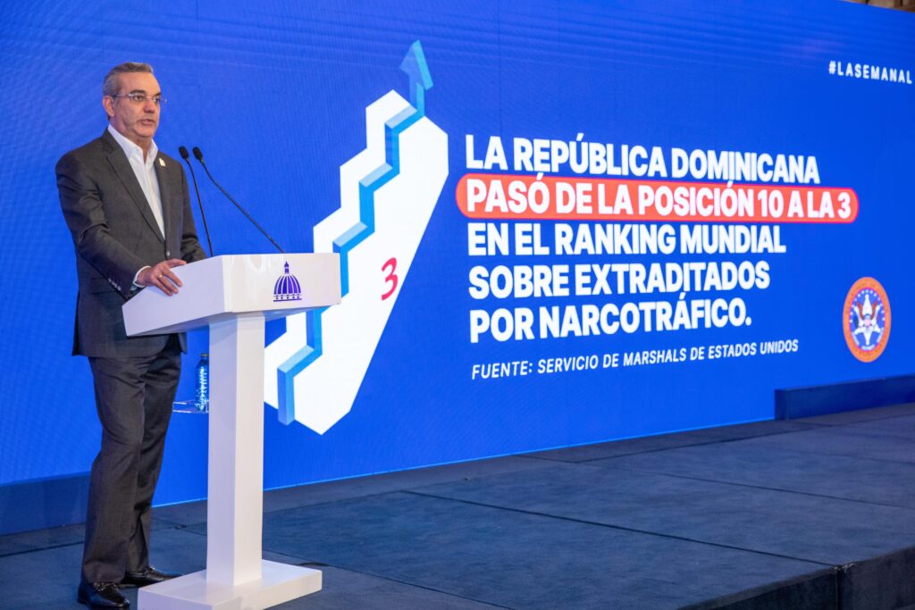 El presidente Luis Abinader presentó este lunes el informe titulado “Un golpe al narcotráfico”, 