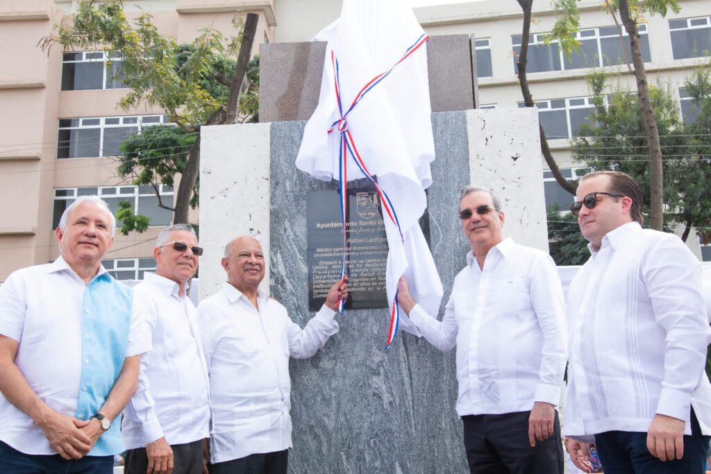 Presidente Abinader y alcalde Manuel Jiménez inauguran Boulevard del Dominicano en el Exterior”