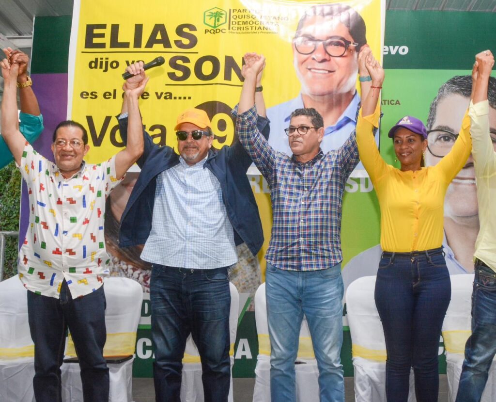  Elías Wessin Chávez. levanta las manos a son como su candidato