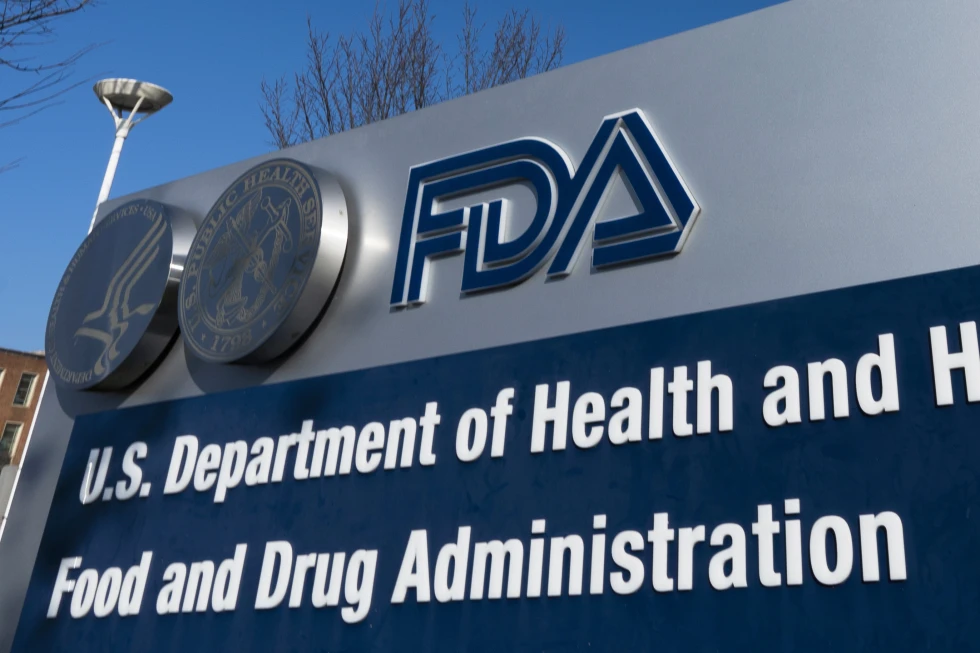  Un letrero de la Administración de Alimentos y Medicamentos de EE. UU. se exhibe afuera de sus oficinas en Silver Spring, Maryland, 