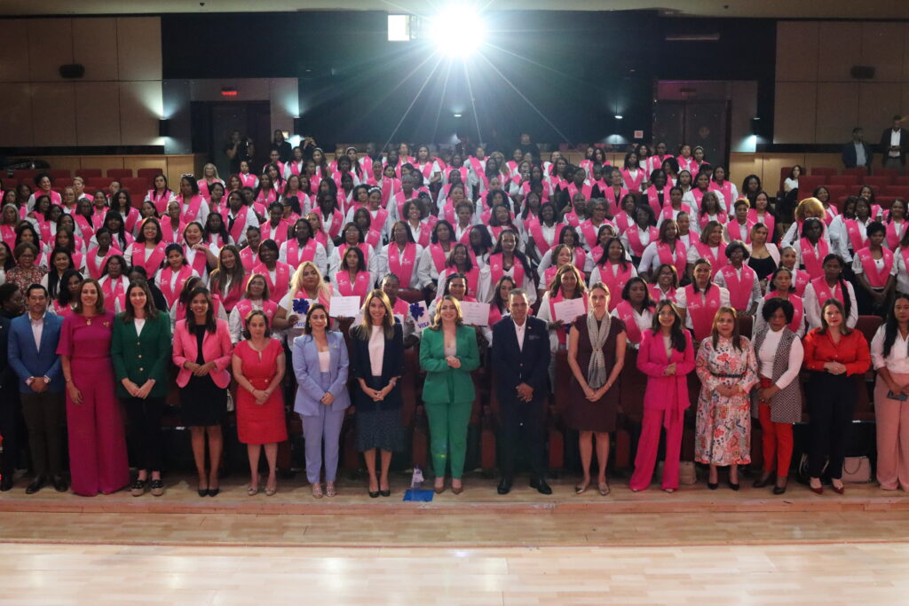 Gloria Reye y Graduación "Mujeres SUPEREmprendedoras"