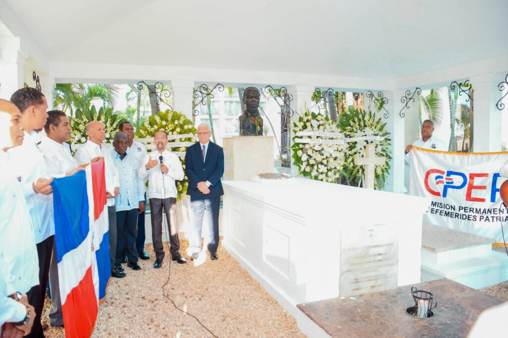 uan Pablo Uribe, presidente de la Comisión Permanente de Efemérides Patrias, quien a nombre del Gobierno dominicano recordó y ponderó la vida y accionar de este ilustre ciudadano.