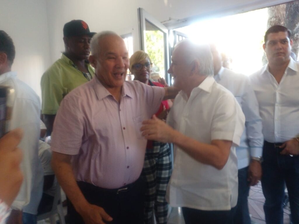 EL Ingeniero Luis Popa junto al Senador de la provincia de Santo Domingo  Antonio Taveras