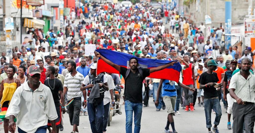 foto de archivo de manifestantes en haiti