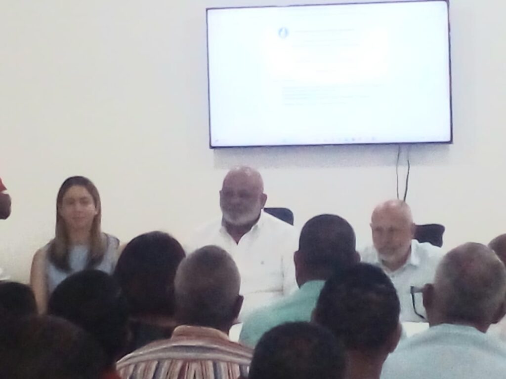 El Partido Revolucionario Moderno (PRM), en Santo Domingo Oeste, realizó este domingo, con la presencia de altos dirigentes, una asamblea de evaluación en la que se consultó a su dirigencia, mediante formularios, sobre la participación de esa organización política en los procesos electorales de este año.