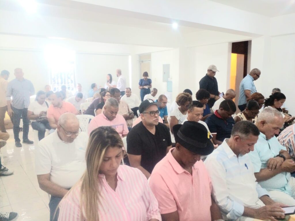 El Partido Revolucionario Moderno (PRM), en Santo Domingo Oeste, realizó este domingo, con la presencia de altos dirigentes, una asamblea de evaluación en la que se consultó a su dirigencia, mediante formularios, sobre la participación de esa organización política en los procesos electorales de este año.