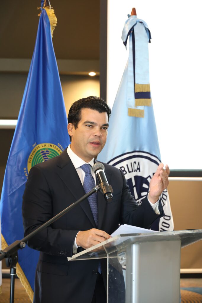 El director ejecutivo del Instituto Nacional de Aguas Potables y Alcantarillados (INAPA), Wellington Arnaud, asumió hoy la presidencia 