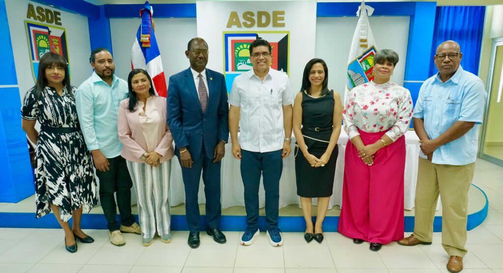 Con el objetivo de preservar nuestra historia, la Alcaldía de Santo Domingo Este presentó la exposición "Guateque y Cultura Taína" 