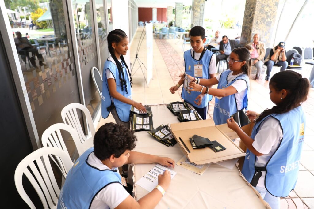 La Junta Central Electoral (JCE) realizó este jueves por segunda ocasión las elecciones infantiles durante la celebración del campamento