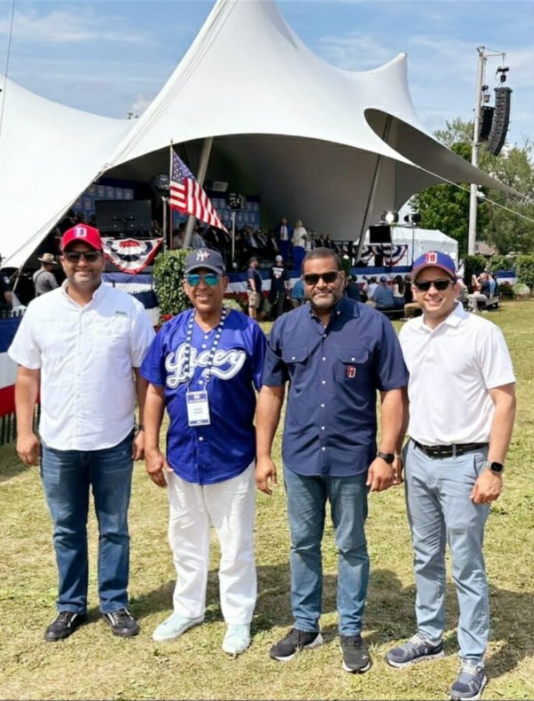 El comisionado nacional de béisbol, el expelotero Junior Noboa, felicitó a Adrián Beltré, quien este domingo fue exaltado de manera oficial 