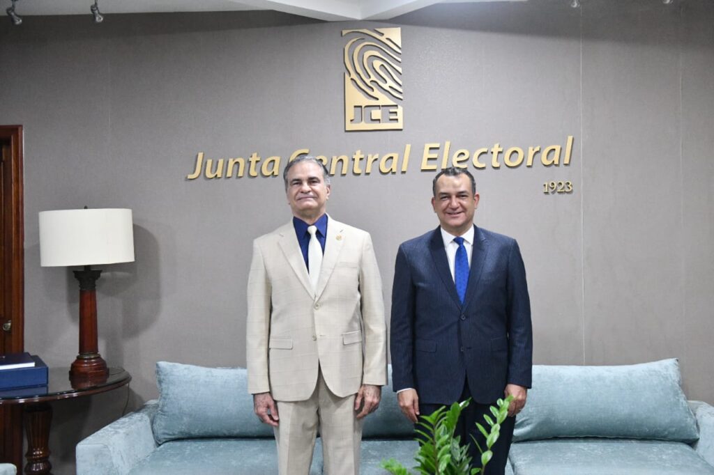 El presidente de la Junta Central Electoral (JCE), Román Andrés Jáquez Liranzo, se reunió este jueves con el presidente del Tribunal Superior