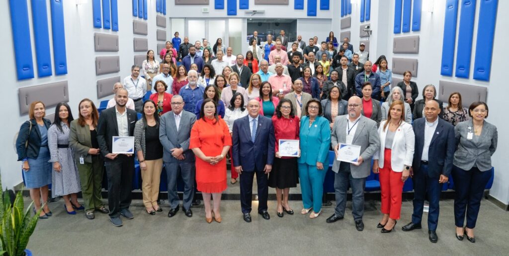 El Instituto Nacional de Formación Técnico Profesional (INFOTEP), celebró el día Nacional del Maestro con una magistral conferencia