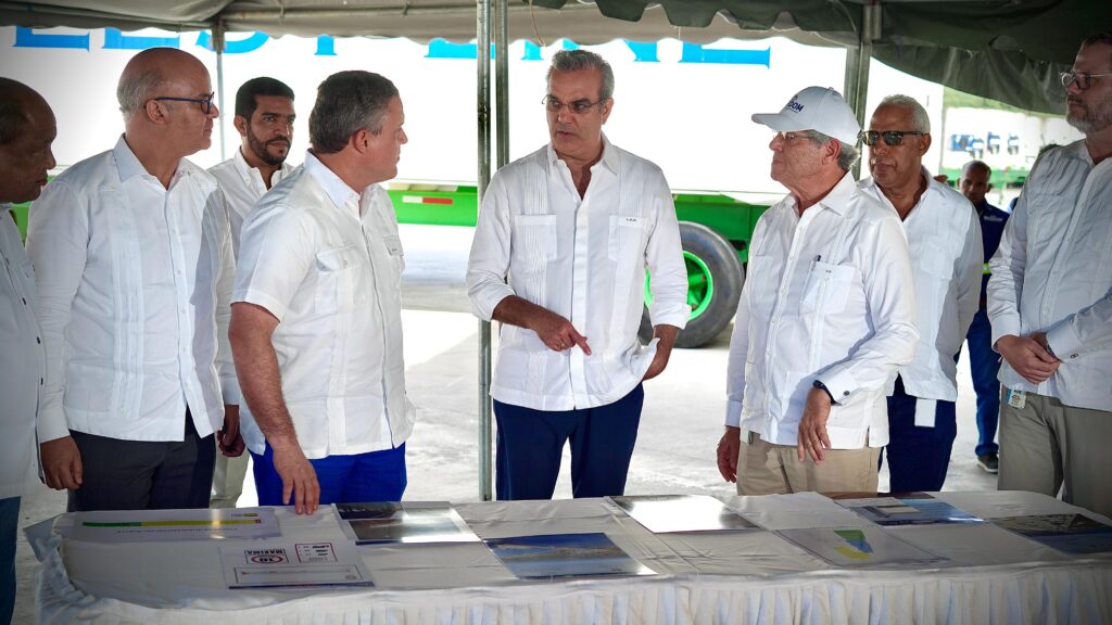 Presidente Abinader inaugura muelle auxiliar