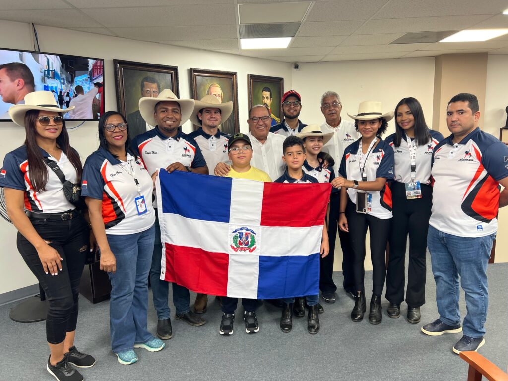 La delegación dominicana que participa en el XIV Mundial de Equitación de Caballos de Pasos, Confepaso 2024, participó la tarde de este lunes