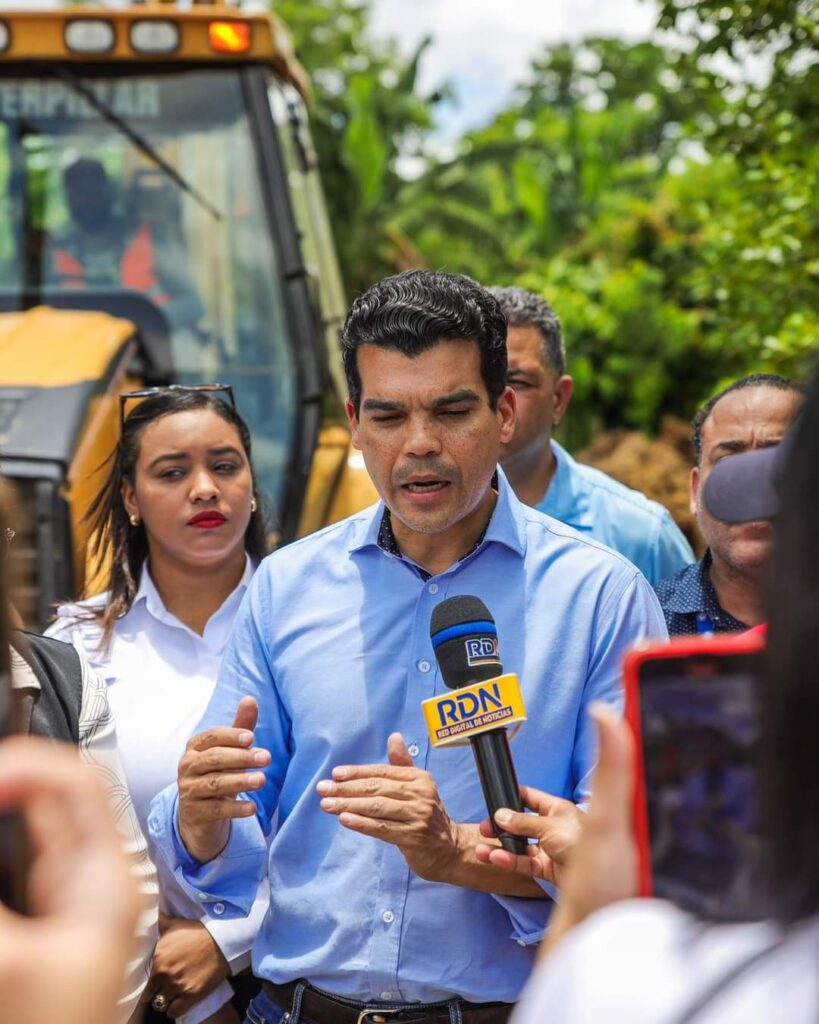 El director ejecutivo del Instituto Nacional de Aguas Potables y Alcantarillados (INAPA), Wellington Arnaud, supervisó los trabajos