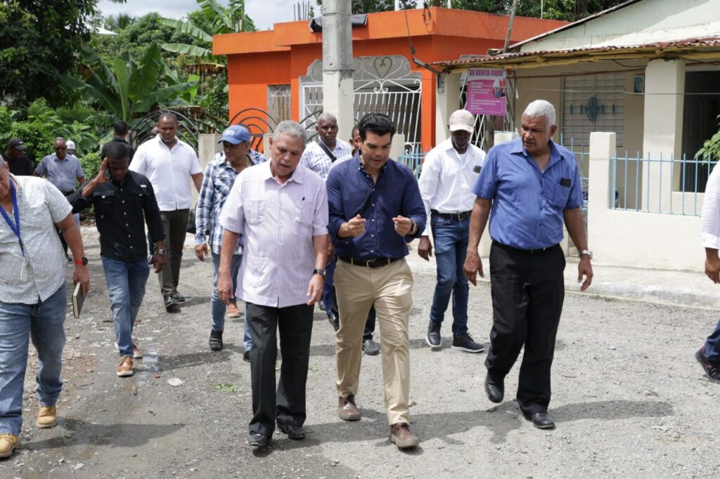 Wellington Arnaud, director ejecutivo del Instituto Nacional de Aguas Potables y Alcantarillados ( INAPA), realizó un recorrido 