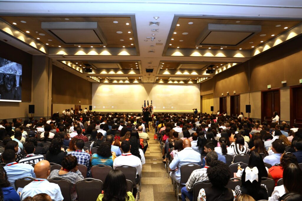 La Embajada de los Estados Unidos y la Universidad Domínico Americano (UNICDA), a través del Teacher Development Center (TDC)