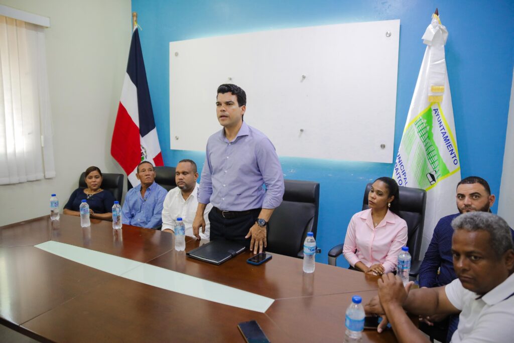 El director ejecutivo del Instituto Nacional de Aguas Potables y Alcantarillados (INAPA), Wellington Arnaud, dio a conocer el diseño 