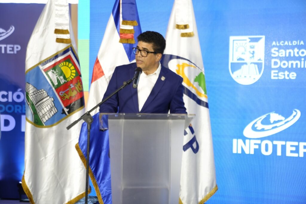 El Instituto Nacional de Formación Técnico Profesional (INFOTEP) y el Ayuntamiento de Santo Domingo Este (ASDE), certificaron a 967 munícipes