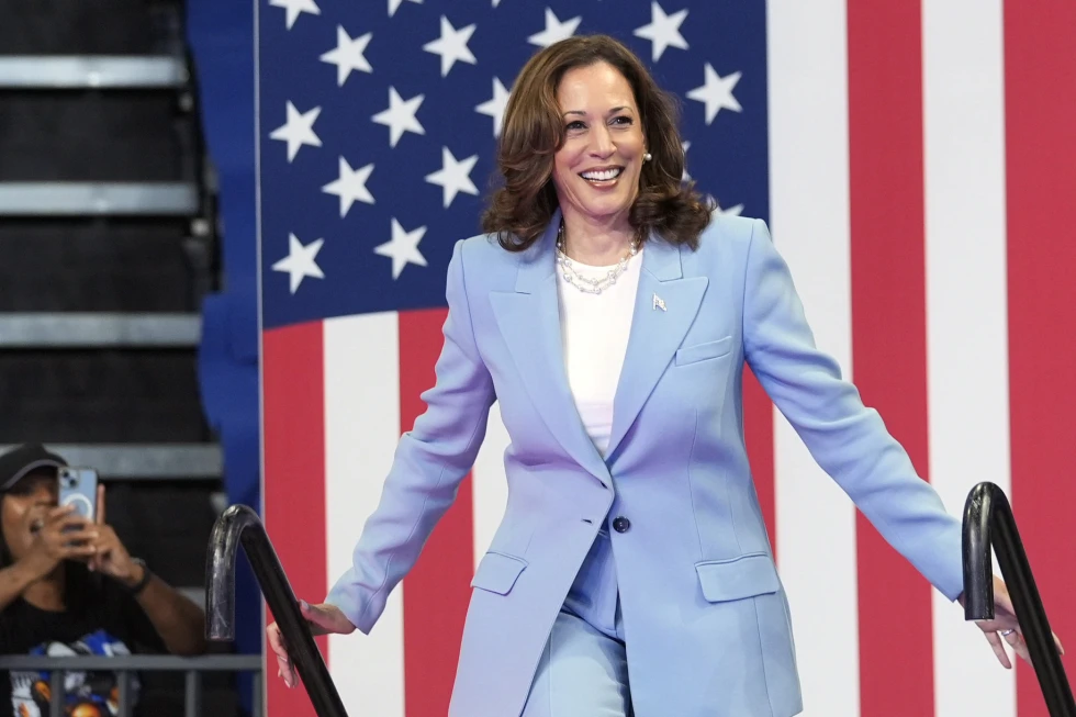 La vicepresidenta Kamala Harris, hija de migrantes que ascendió en el escalafón político y policial de California hasta convertirse 