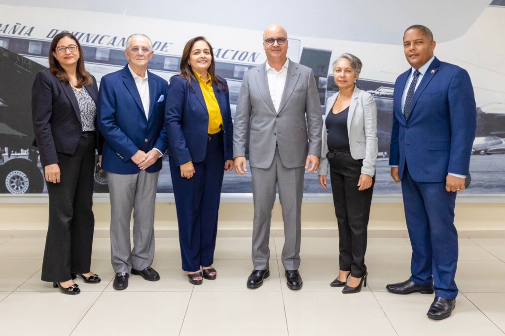 El director general del Instituto Dominicano de Aviación Civil (IDAC), Igor Rodríguez Durán, resaltó los aportes que ha realizado la Academia