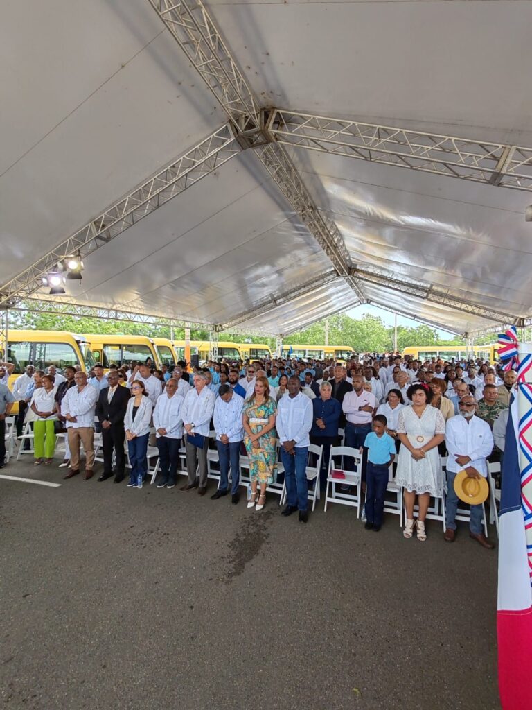 El Sistema Nacional de Transporte Estudiantil (TRAE) comenzará a brindar servicio en La Romana y en San Pedro de Macorís a partir 