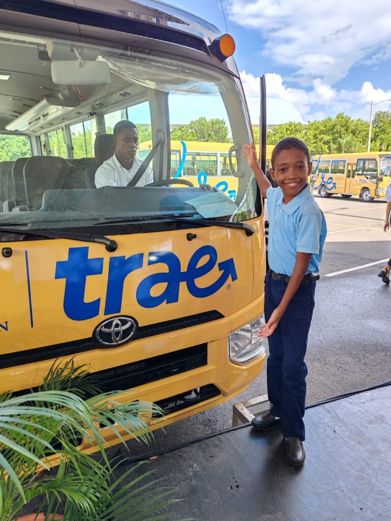 El Sistema Nacional de Transporte Estudiantil (TRAE) comenzará a brindar servicio en La Romana y en San Pedro de Macorís a partir 