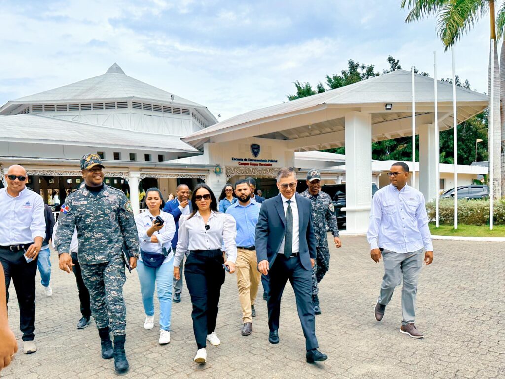 los aspirantes a policía formados en la Escuela de Entrenamiento Policial Campus Gaspar Hernández serán entrenados por 10 instructores