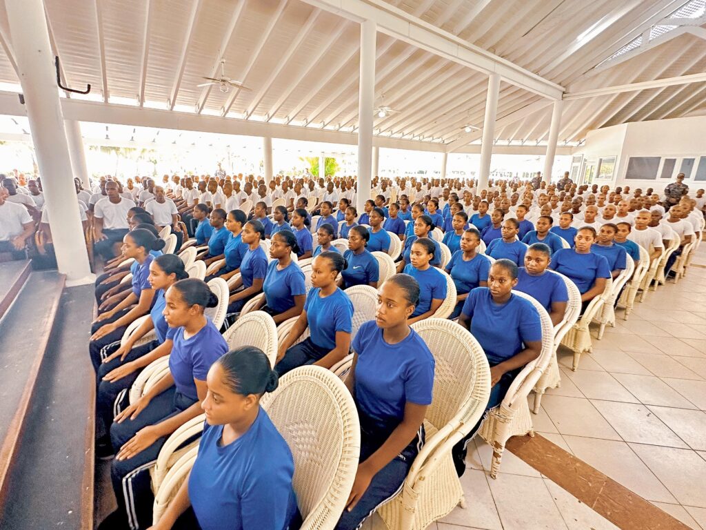 los aspirantes a policía formados en la Escuela de Entrenamiento Policial Campus Gaspar Hernández serán entrenados por 10 instructores