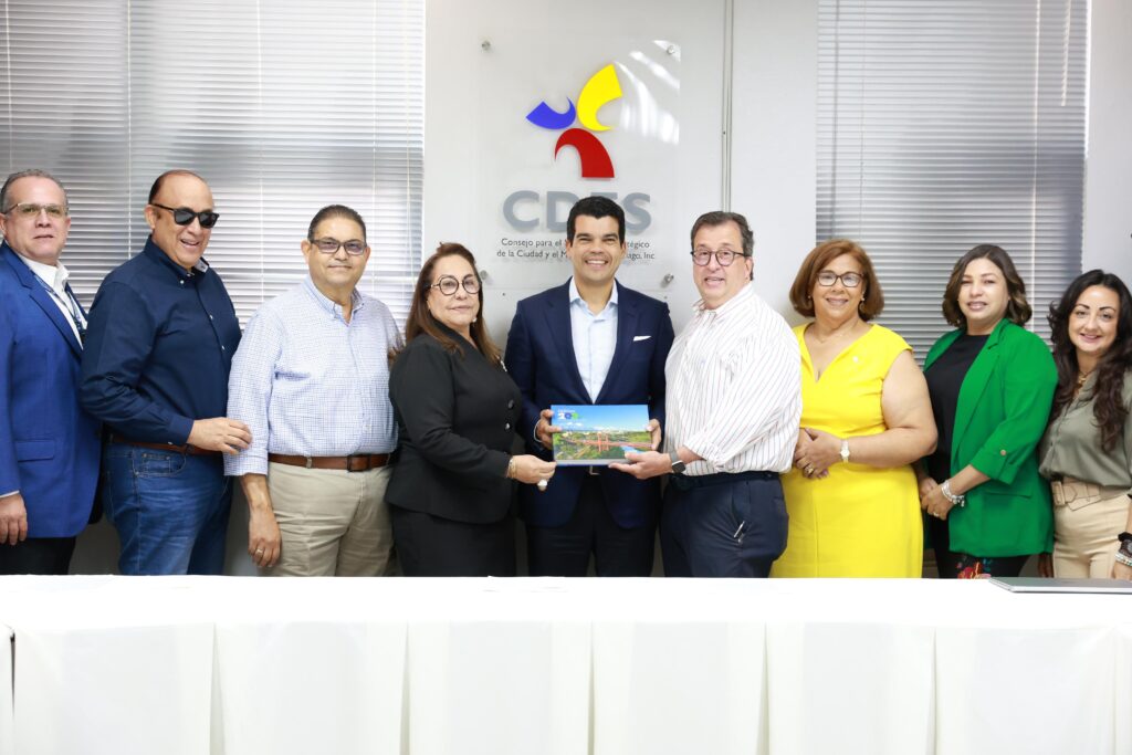 Wellington Arnaud, director ejecutivo del   Instituto Nacional de Aguas Potables y Alcantarillados (INAPA), presentó en sesión ante el Consejo