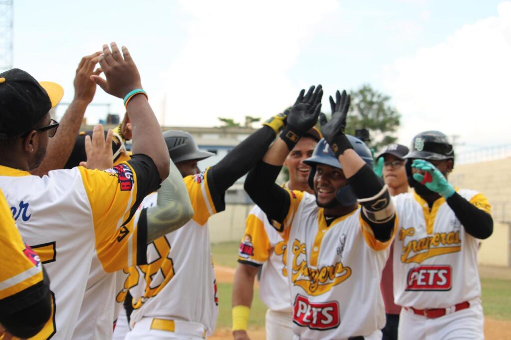 Los Arroceros de San Francisco de Macorís y los Granjeros de Moca continuarán este jueves la Serie Final de la edición número XV