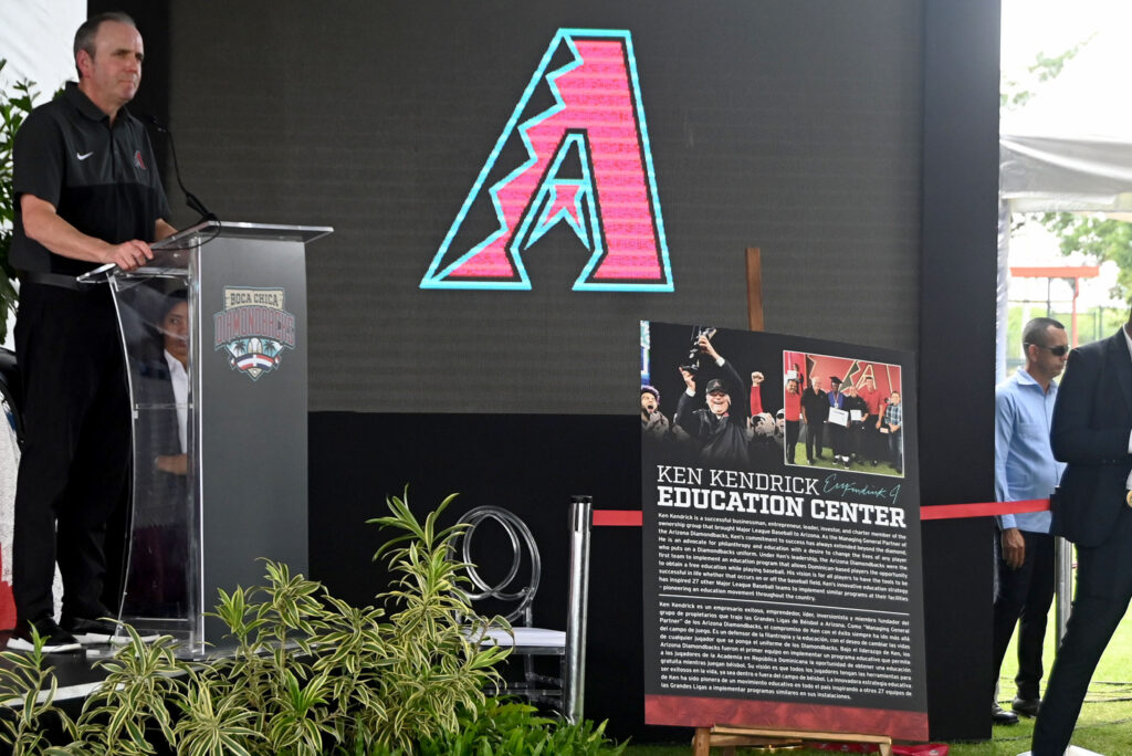 Con la presencia del presidente Luis Abinader, la organización de Grandes Ligas, Arizona Diamondbacks, inauguró este lunes 18 de noviembre del presente año su nuevo complejo en Las Américas, en la comunidad de Boca Chica.