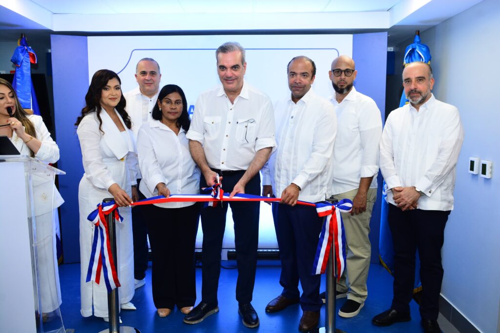 El presidente de la República, Luis Abinader,inauguró este sábado la cuarta oficina del banco en la provincia MaríaTrinidad Sánchez,