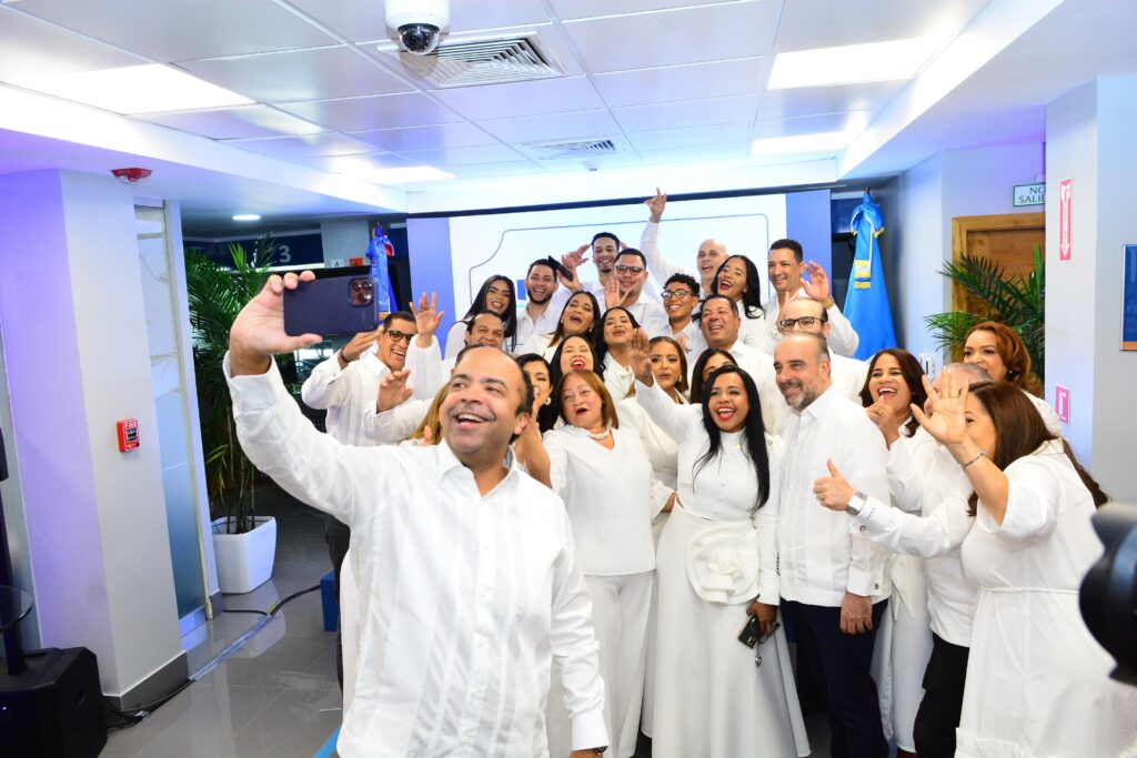 El presidente de la República, Luis Abinader,inauguró este sábado la cuarta oficina del banco en la provincia MaríaTrinidad Sánchez,