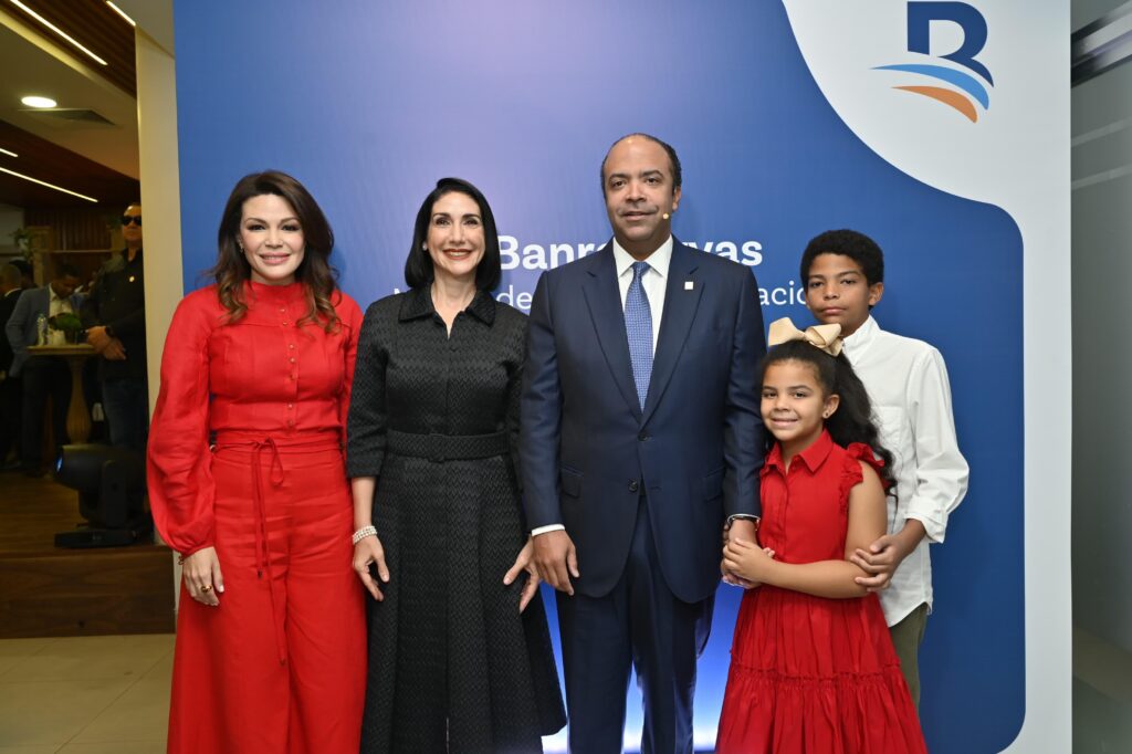 Noelia García de Pereyra, Raquel Arbaje, Samuel Pereyra, Ava y Ángel
Pereyra García.