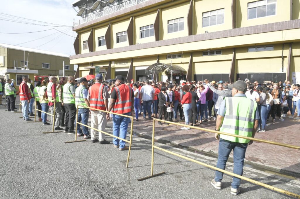 La Junta Central Electoral (JCE) informó que evacuó en tiempo récord al personal de la sede central tras la simulación de una emergencia