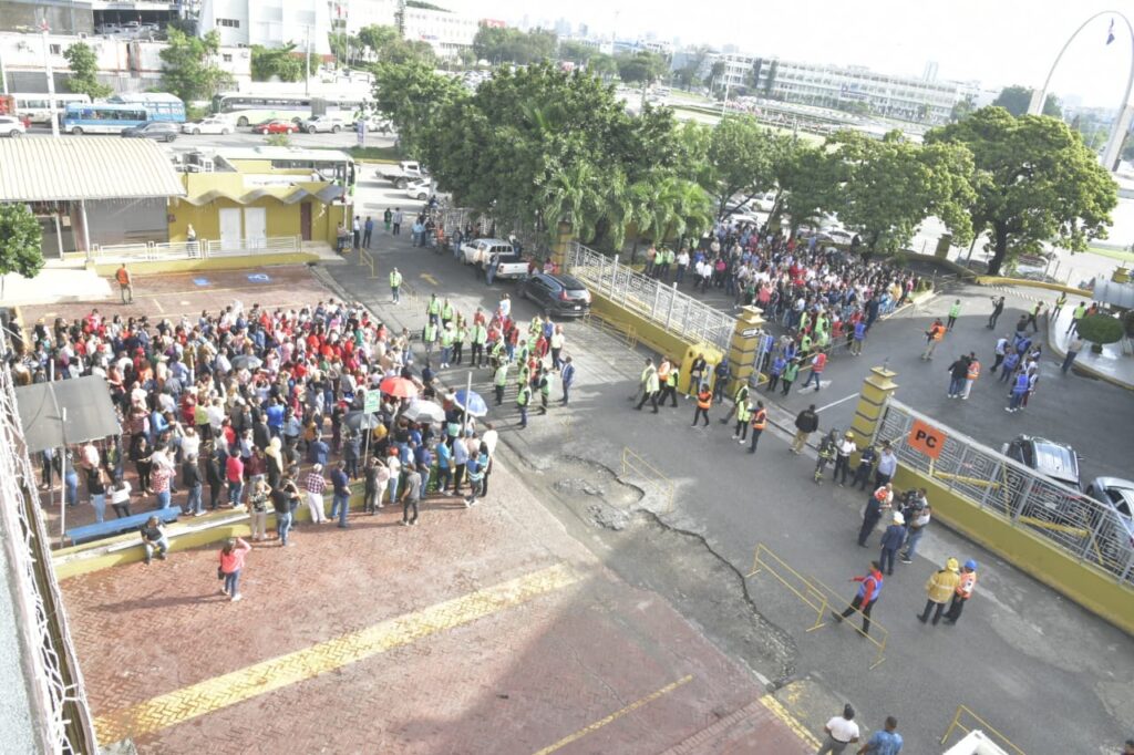 La Junta Central Electoral (JCE) informó que evacuó en tiempo récord al personal de la sede central tras la simulación de una emergencia