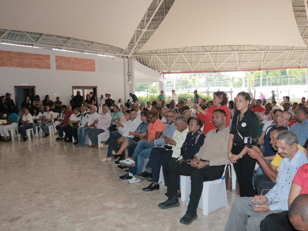 En un acto celebrado en el salón Julio Saury de la CDEEE, el Ayuntamiento de Santo Domingo Oeste y el Ministerio de Interior y Policía 