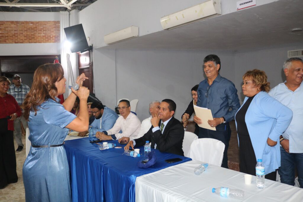 En un acto celebrado en el salón Julio Saury de la CDEEE, el Ayuntamiento de Santo Domingo Oeste y el Ministerio de Interior y Policía 