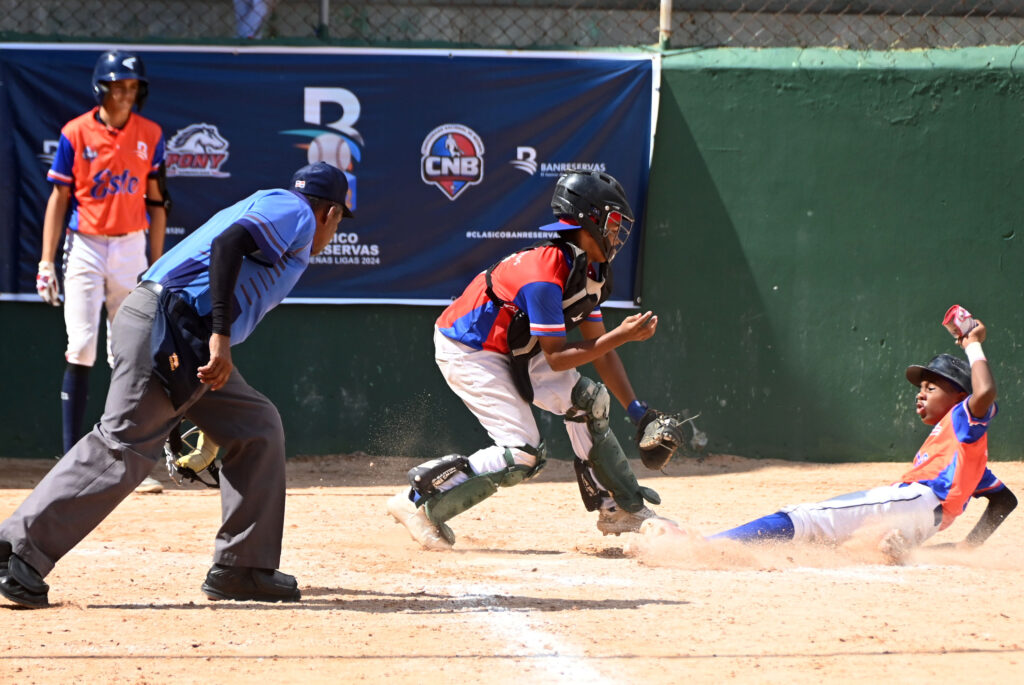 Los equipos representantes de la zona Este, La Romana e Higüey, avanzaron este fin de semana a las semifinales del Clásico Béisbol Infantil