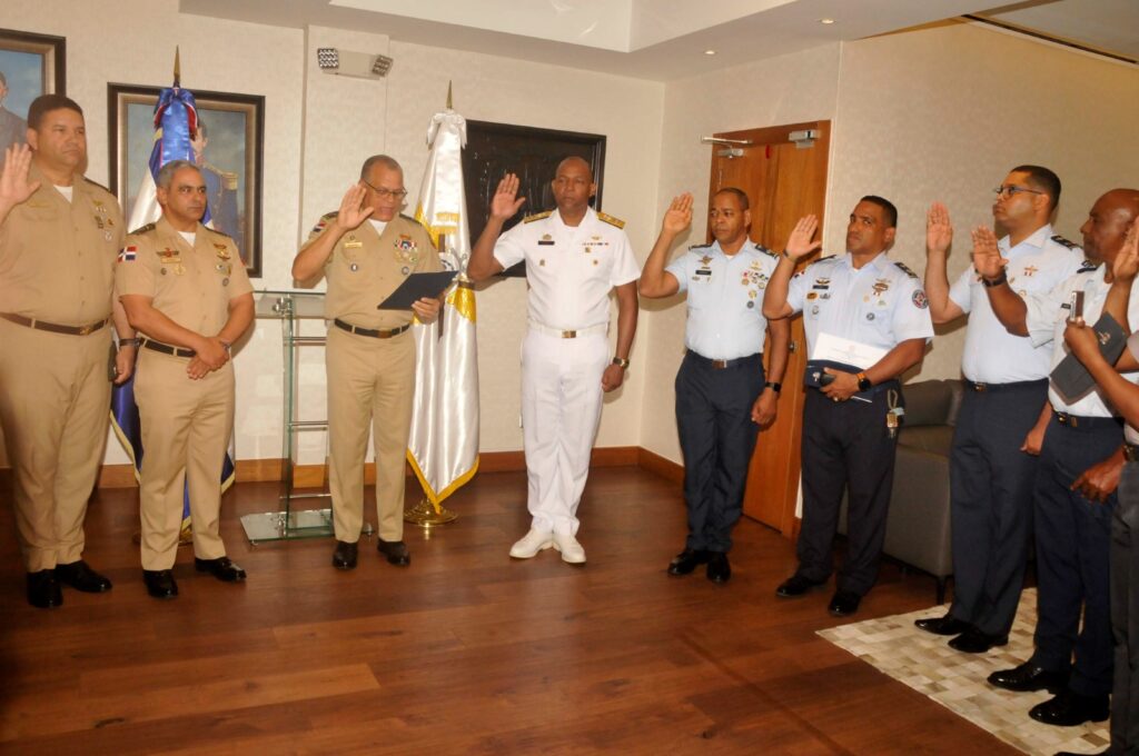 El ministro de Defensa, teniente general Carlos Antonio Fernández Onofre, ERD, junto al general de brigada José Manuel Durán Ynfante, ERD