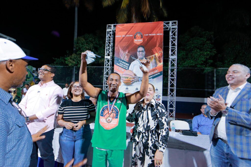 Con gran éxito fue celebrada la gran final de la Copa Carlos Ogando del torneo provincial de baloncesto que reunió a equipos de diversas 