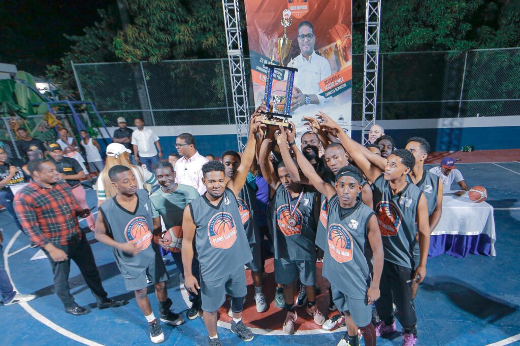 Con gran éxito fue celebrada la gran final de la Copa Carlos Ogando del torneo provincial de baloncesto que reunió a equipos de diversas 