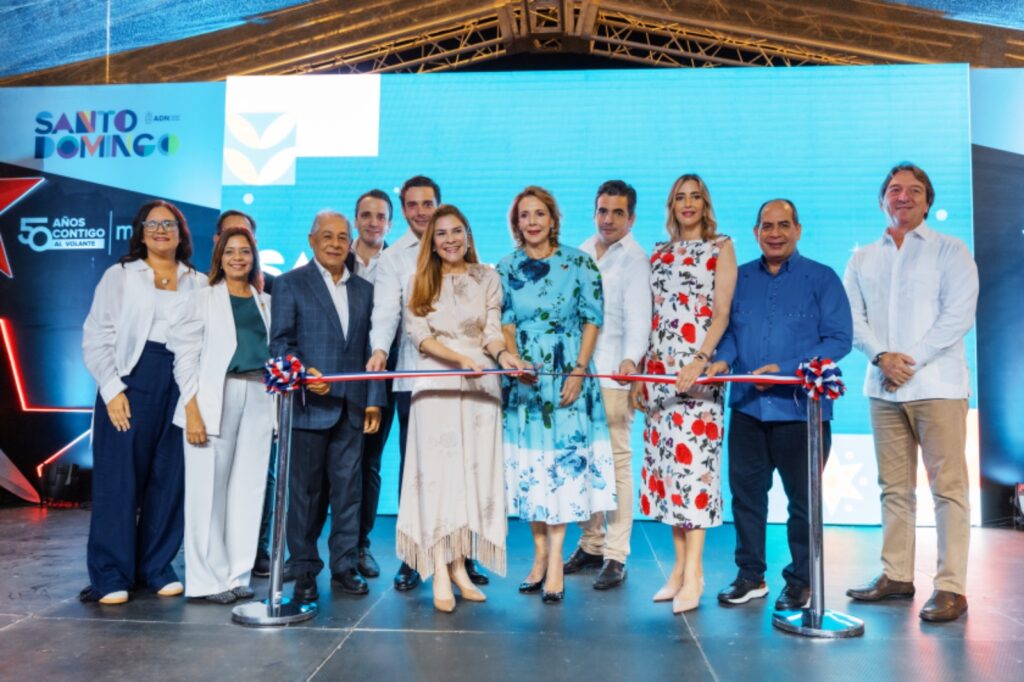 La alcaldesa Carolina Mejía y Grupo Magna entregaron el nuevo parque Ambiental Los Próceres, convertido en un cruce peatonal seguro.