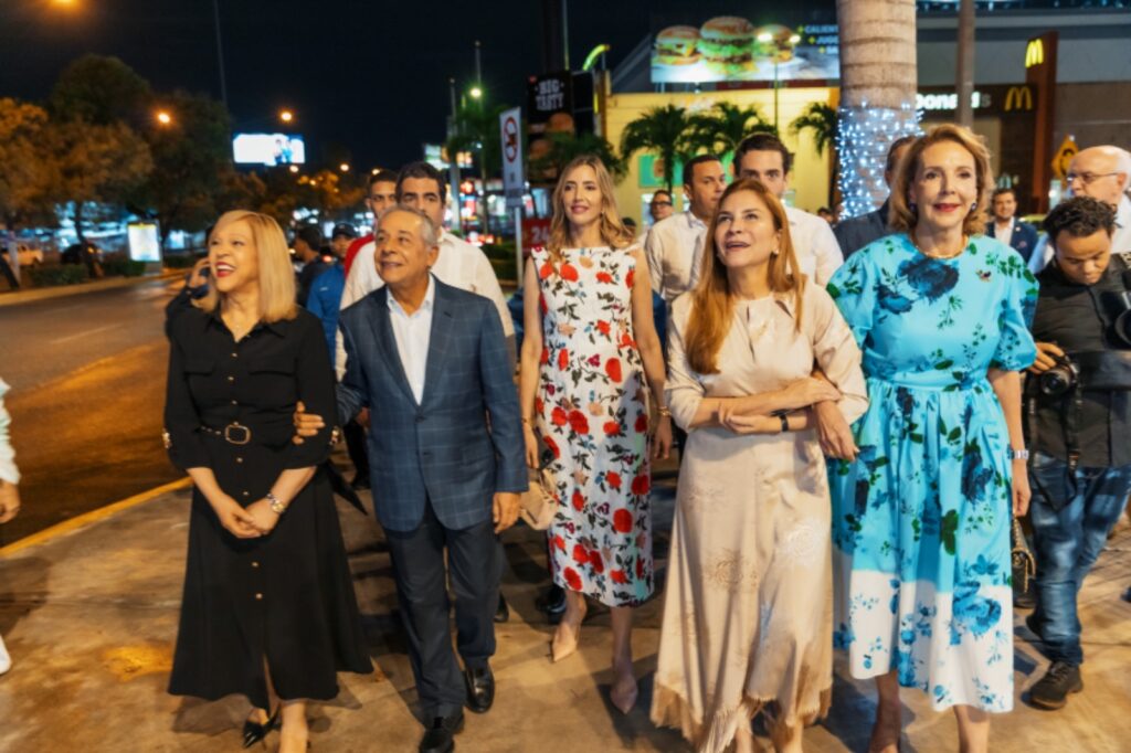 La alcaldesa Carolina Mejía y Grupo Magna entregaron el nuevo parque Ambiental Los Próceres, convertido en un cruce peatonal seguro.