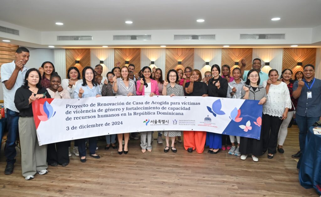 el Ministerio de la Mujer realizó el taller “Desarrollo de Capacidades para Casas de Acogida y el Personal de Apoyo a las
Víctimas de Violencia de Género en la República Dominicana”, impartido por la Fundación de Mujeres y Familia Internacional de Corea del Sur.