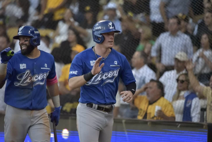 Jorge Alfaro y Troy Johnston dispararon un jonrón cada uno y seis lanzadores de los Tigres del Licey se combinaron para una blanqueada