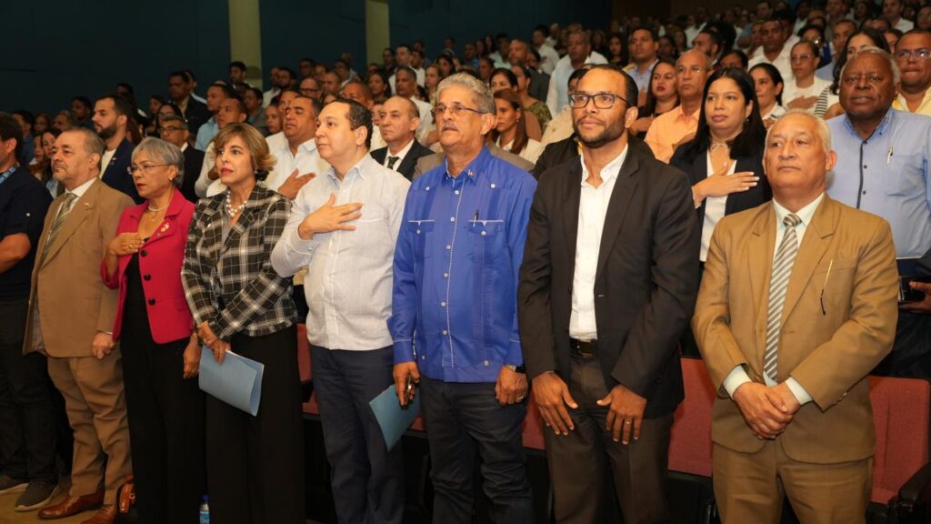 El Instituto Dominicano de Evaluación e Investigación de la Calidad Educativa (Ideice) celebró en Santiago el primer Precongreso Regional de Evaluación e Investigación Educativa (PREIE 2025), un espacio en el que se socializaron más de 30 investigaciones sobre el sector educativo y que reunió a autoridades académicas y educativas de la región Norte.